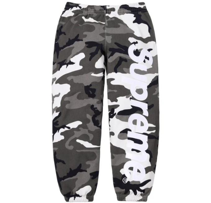 Calça Supreme SS26 "Satin Appliqué" Cinza