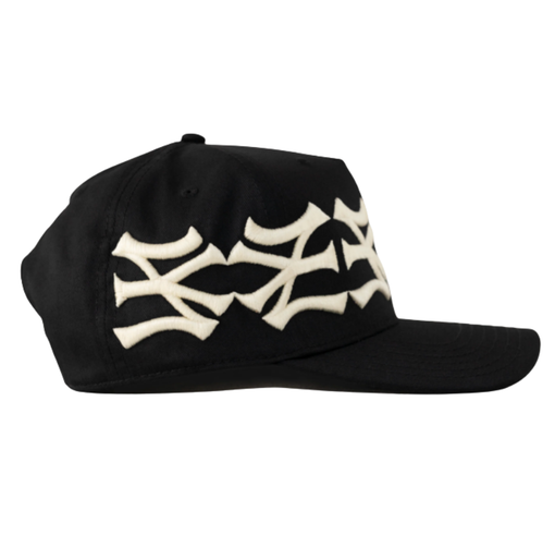Boné Oma Design "NY NY Crown" Preto/Creme