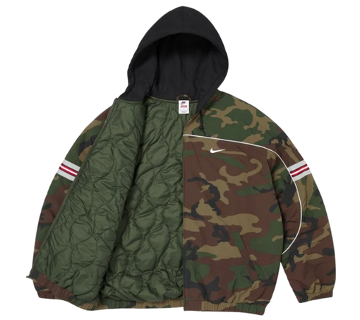 Jaqueta Supreme FW26 x Nike "Nylon Hooded Jacket" Camuflado