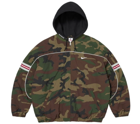 Jaqueta Supreme FW26 x Nike "Nylon Hooded Jacket" Camuflado