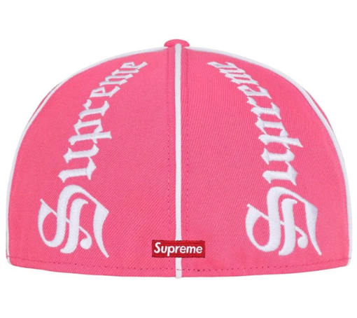 Boné Supreme FW26 X New Era "Piping Script" Rosa