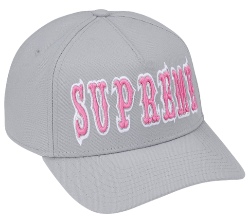 Boné Supreme SS26 "Gothic Outline Adjustable New Era" Cinza