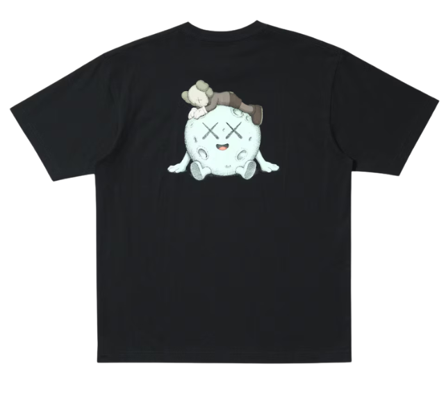 Camiseta KAWS x Uniqlo "Universe UT Moon" Preto