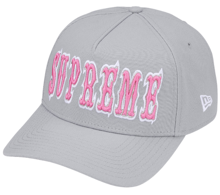 Boné Supreme SS26 "Gothic Outline Adjustable New Era" Cinza