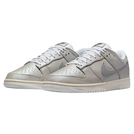 Tênis Dunk Low "Metallic Silver" Cinza