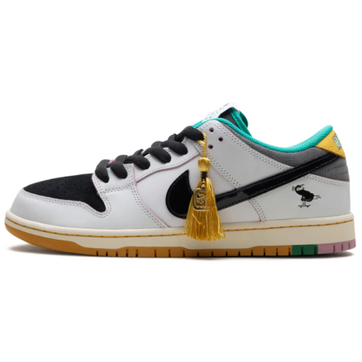 Tênis Nike SB Dunk Low x CSEF "White/Black" Preto/Branco