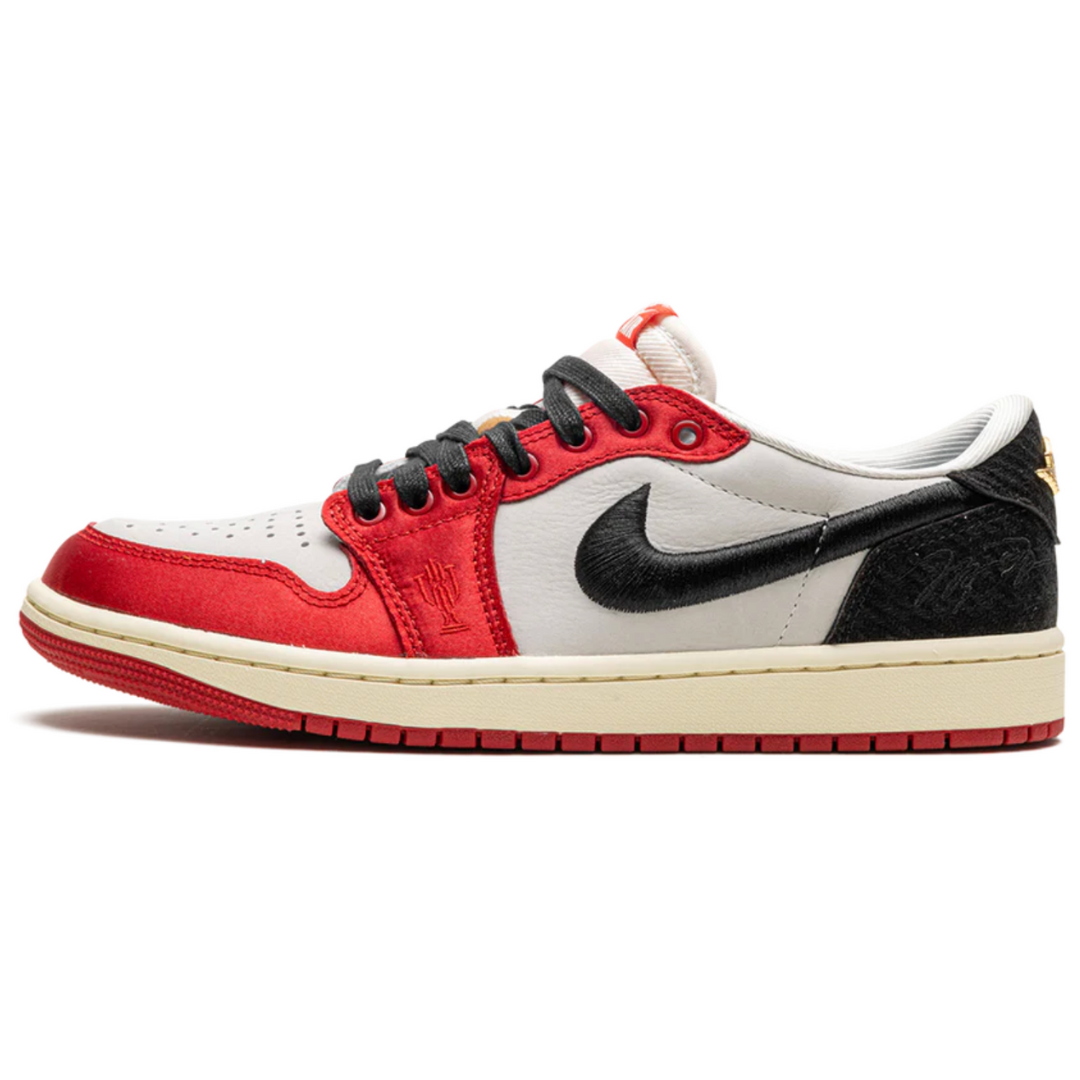 Tênis Nike Air Jordan 1 Retro Low OG x Trophy Room "Rookie Card Away" Vermelho/Preto