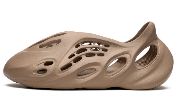 靴 adidas YEEZY Foam Runner \