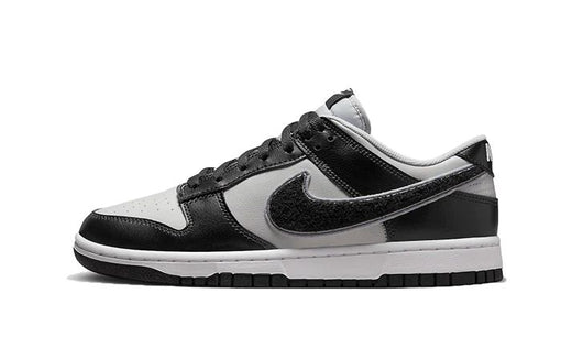 Tênis Dunk Low "Chenille Swoosh" Preto/Cinza