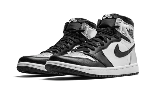 Tênis Nike Air Jordan 1 Retro High "Silver Toe" Cinza